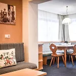 Hotel Almrausch 3*