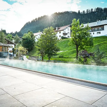 Almrausch Hotel 3*